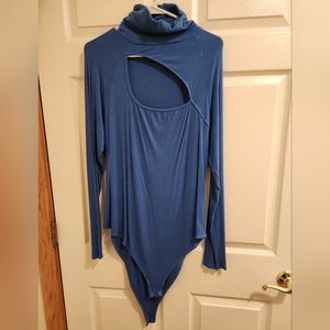 Size 2(X) blue ruched turtleneck bodysuit by Fashion 2 Figure